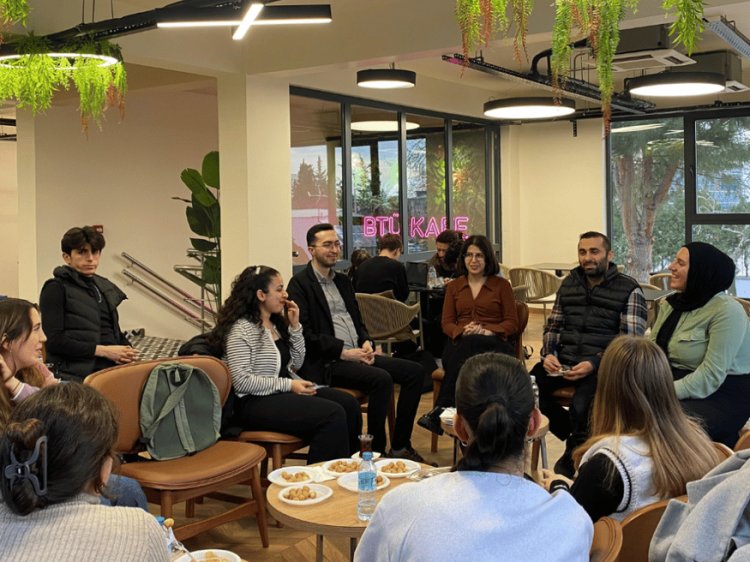 Meeting Time on Campus - Gürkan Işık