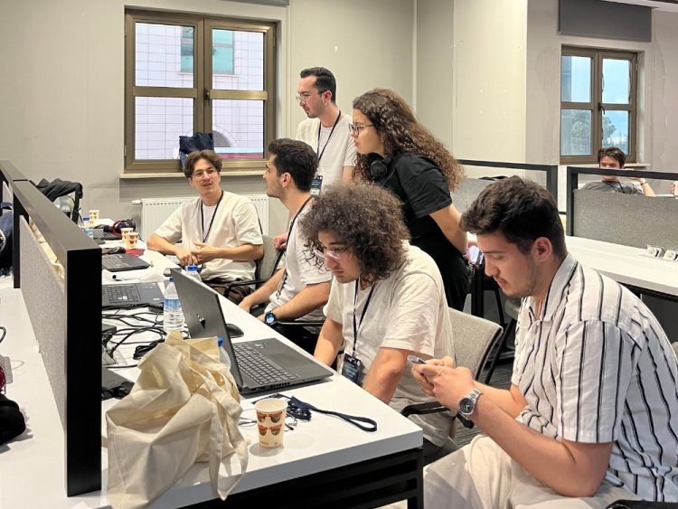 BTÜ’de Dijital Deprem Çözümleri Hackathonu Gerçekleştirildi
