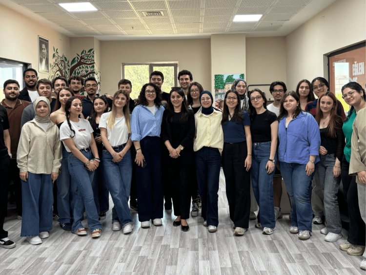 Meeting Time on Campus : Ayşenur Yeşilyurt