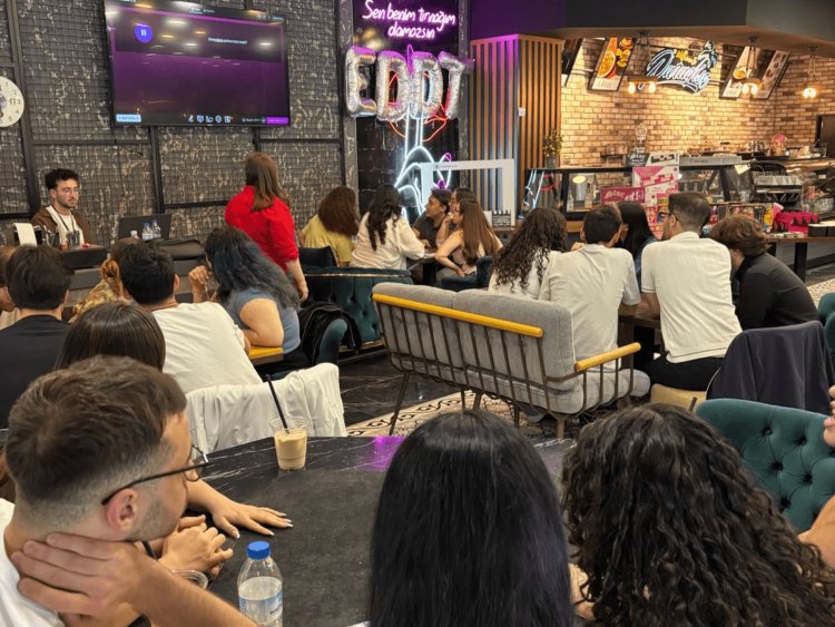 Quiz Night 5 : 90’lardan Günümüze Hitler