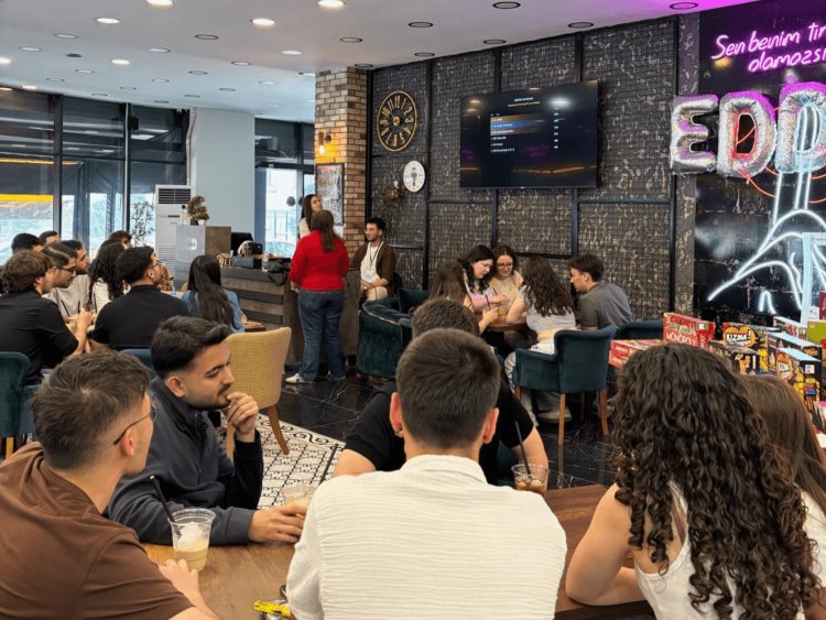 Quiz Night 5 : 90’lardan Günümüze Hitler